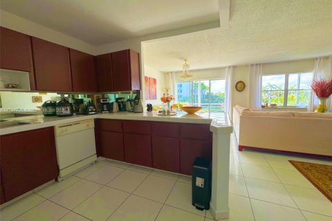 Condominio en venta en Hallandale Beach, Florida, 2 dormitorios, 106.84 m2 № 1812365 - foto 8