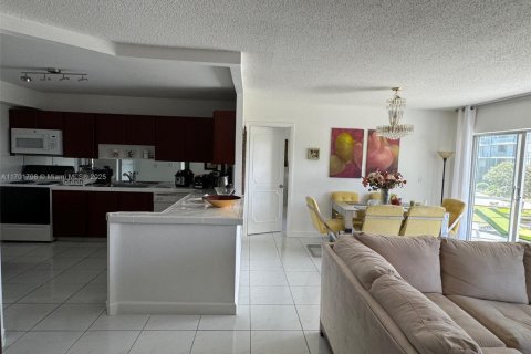 Condominio en venta en Hallandale Beach, Florida, 2 dormitorios, 106.84 m2 № 1812365 - foto 5