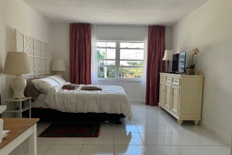 Condominio en venta en Hallandale Beach, Florida, 2 dormitorios, 106.84 m2 № 1812365 - foto 9