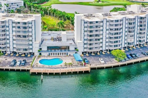 Condominio en venta en Hallandale Beach, Florida, 2 dormitorios, 106.84 m2 № 1812365 - foto 2