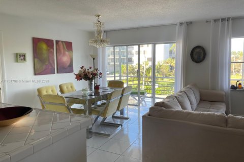 Condominio en venta en Hallandale Beach, Florida, 2 dormitorios, 106.84 m2 № 1812365 - foto 4