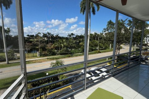Condominio en venta en Hallandale Beach, Florida, 2 dormitorios, 106.84 m2 № 1812365 - foto 15