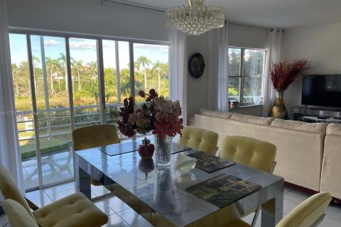 Condominio en venta en Hallandale Beach, Florida, 2 dormitorios, 106.84 m2 № 1812365 - foto 3