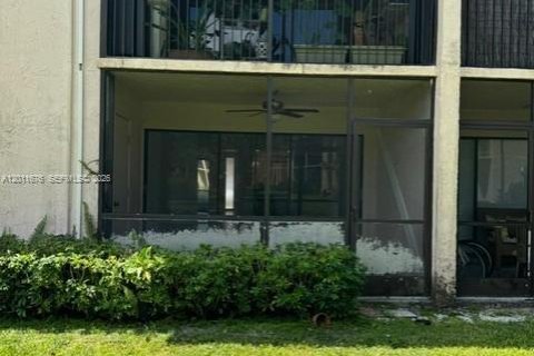 Condo in Deerfield Beach, Florida, 2 bedrooms № 2187829 - photo 25