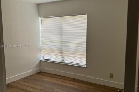 Condo in Deerfield Beach, Florida, 2 bedrooms № 2187829 - photo 12