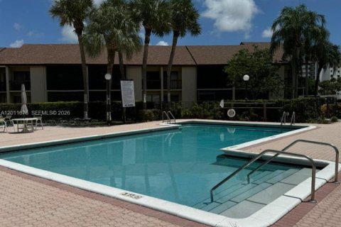 Condo in Deerfield Beach, Florida, 2 bedrooms № 2187829 - photo 27
