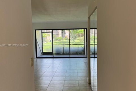 Condo in Deerfield Beach, Florida, 2 bedrooms № 2187829 - photo 11