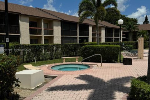 Condo in Deerfield Beach, Florida, 2 bedrooms № 2187829 - photo 30