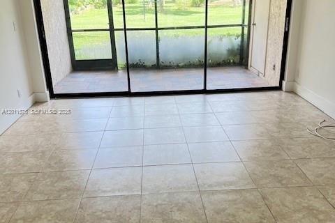 Condo in Deerfield Beach, Florida, 2 bedrooms № 2187829 - photo 7