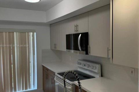 Condo in Deerfield Beach, Florida, 2 bedrooms № 2187829 - photo 22