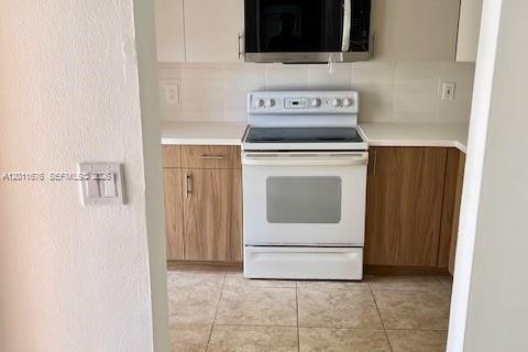 Condo in Deerfield Beach, Florida, 2 bedrooms № 2187829 - photo 6