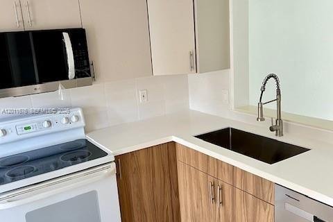 Condo in Deerfield Beach, Florida, 2 bedrooms № 2187829 - photo 4