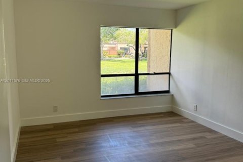 Condo in Deerfield Beach, Florida, 2 bedrooms № 2187829 - photo 10