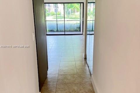 Condo in Deerfield Beach, Florida, 2 bedrooms № 2187829 - photo 18