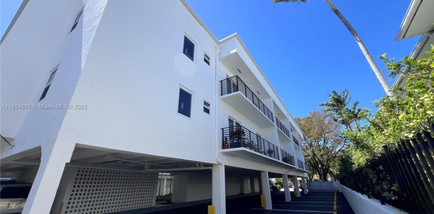 Condo in Miami Beach, Florida, 1 bedroom № 1970139