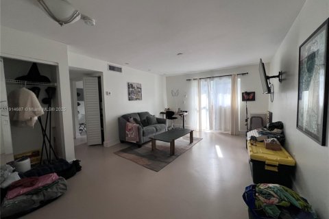 Condo in Miami Beach, Florida, 1 bedroom № 1970139 - photo 2