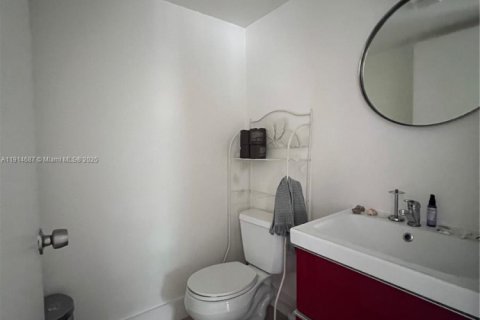 Condo in Miami Beach, Florida, 1 bedroom № 1970139 - photo 4