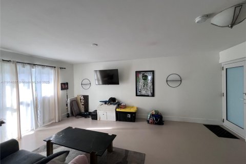 Condo in Miami Beach, Florida, 1 bedroom № 1970139 - photo 5