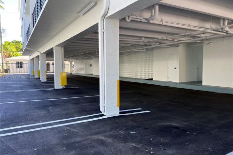 Condo in Miami Beach, Florida, 1 bedroom № 1970139 - photo 13