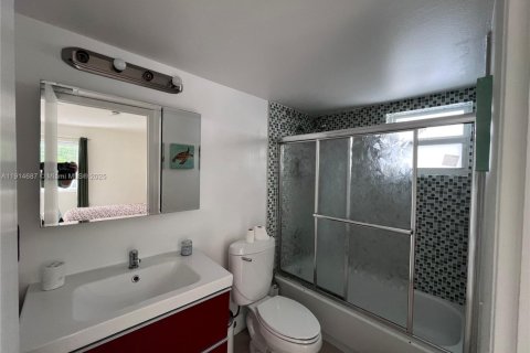 Condo in Miami Beach, Florida, 1 bedroom № 1970139 - photo 9