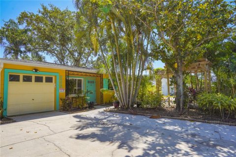 Casa en venta en Saint Petersburg, Florida, 3 dormitorios, 124.95 m2 № 1536511 - foto 1