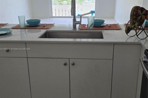 Copropriété à louer à Miami Beach, Floride: 1 chambre, 76.64 m2 № 1964845 - photo 7