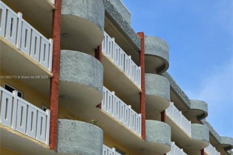 Copropriété à louer à Miami Beach, Floride: 1 chambre, 76.64 m2 № 1964845 - photo 2