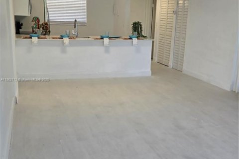 Copropriété à louer à Miami Beach, Floride: 1 chambre, 76.64 m2 № 1964845 - photo 11