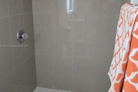 Copropriété à louer à Miami Beach, Floride: 1 chambre, 76.64 m2 № 1964845 - photo 9