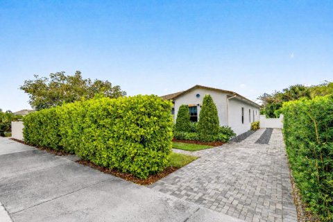 House in West Palm Beach, Florida 3 bedrooms, 156.73 sq.m. № 2245953 - photo 30