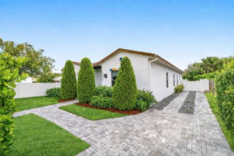 House in West Palm Beach, Florida 3 bedrooms, 156.73 sq.m. № 2245953 - photo 29