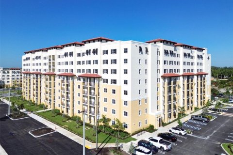 Condominio en Sweetwater, Florida, 1 dormitorio  № 2032804