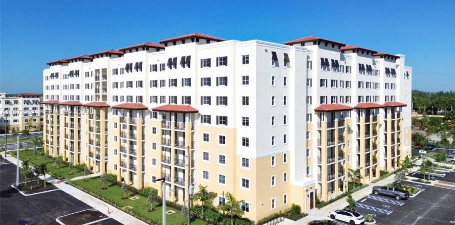 Condominio en Sweetwater, Florida, 1 dormitorio  № 2032804