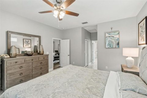 House in Valrico, Florida 4 bedrooms, 246.19 sq.m. № 2126970 - photo 21