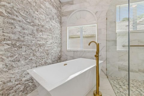 House in Valrico, Florida 4 bedrooms, 246.19 sq.m. № 2126970 - photo 27