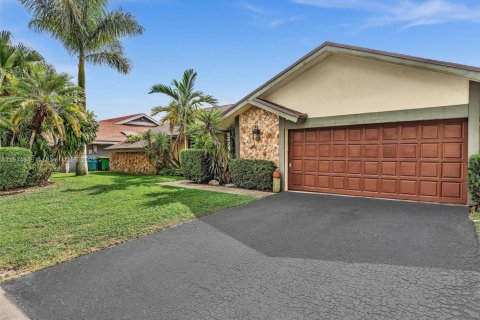 Casa en venta en Lauderhill, Florida, 4 dormitorios, 195 m2 № 1970145 - foto 3