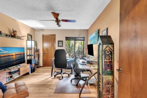 Casa en venta en Lauderhill, Florida, 4 dormitorios, 195 m2 № 1970145 - foto 11