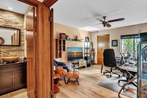 Casa en venta en Lauderhill, Florida, 4 dormitorios, 195 m2 № 1970145 - foto 9