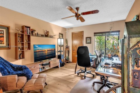 Casa en venta en Lauderhill, Florida, 4 dormitorios, 195 m2 № 1970145 - foto 12