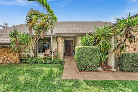 Casa en venta en Lauderhill, Florida, 4 dormitorios, 195 m2 № 1970145 - foto 4