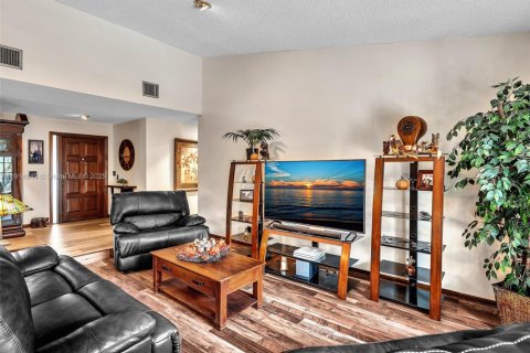 Casa en venta en Lauderhill, Florida, 4 dormitorios, 195 m2 № 1970145 - foto 21