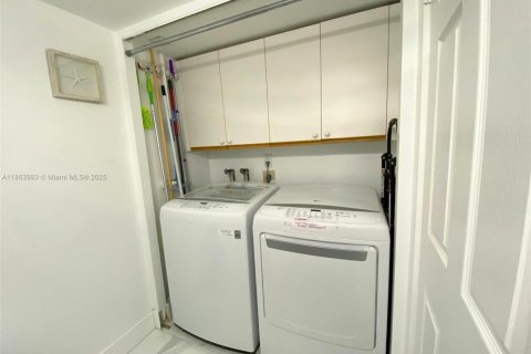 Copropriété à vendre à Aventura, Floride: 2 chambres, 126.81 m2 № 1891773 - photo 19