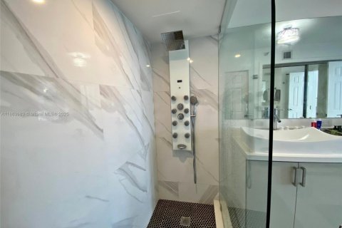 Copropriété à vendre à Aventura, Floride: 2 chambres, 126.81 m2 № 1891773 - photo 29