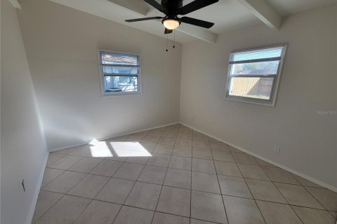 House in Tampa, Florida 2 bedrooms, 73.58 sq.m. № 2228141 - photo 11