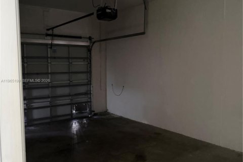 Townhouse in Florida City, Florida 3 bedrooms, 136.19 sq.m. № 2028280 - photo 8