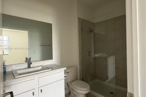 Townhouse in Florida City, Florida 3 bedrooms, 136.19 sq.m. № 2028280 - photo 9