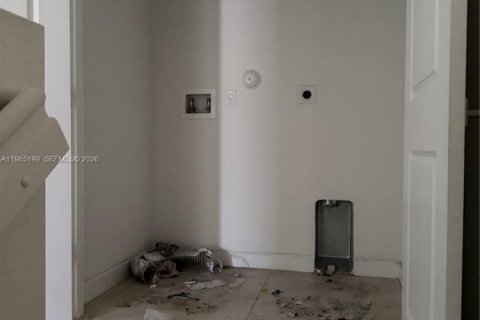 Townhouse in Florida City, Florida 3 bedrooms, 136.19 sq.m. № 2028280 - photo 6