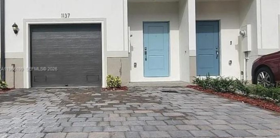 Townhouse in Florida City, Florida 3 bedrooms, 136.19 sq.m. № 2028280