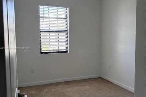 Townhouse in Florida City, Florida 3 bedrooms, 136.19 sq.m. № 2028280 - photo 10