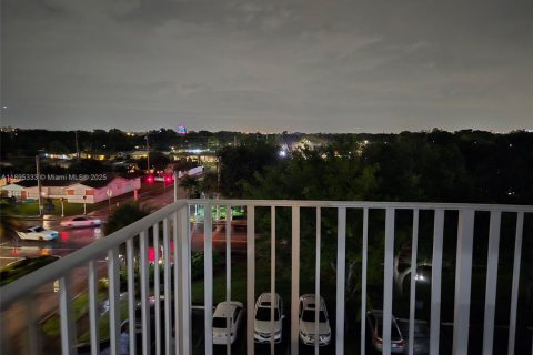 Appartement à louer à Hollywood, Floride: 2 chambres, 106.84 m2 № 1947608 - photo 2